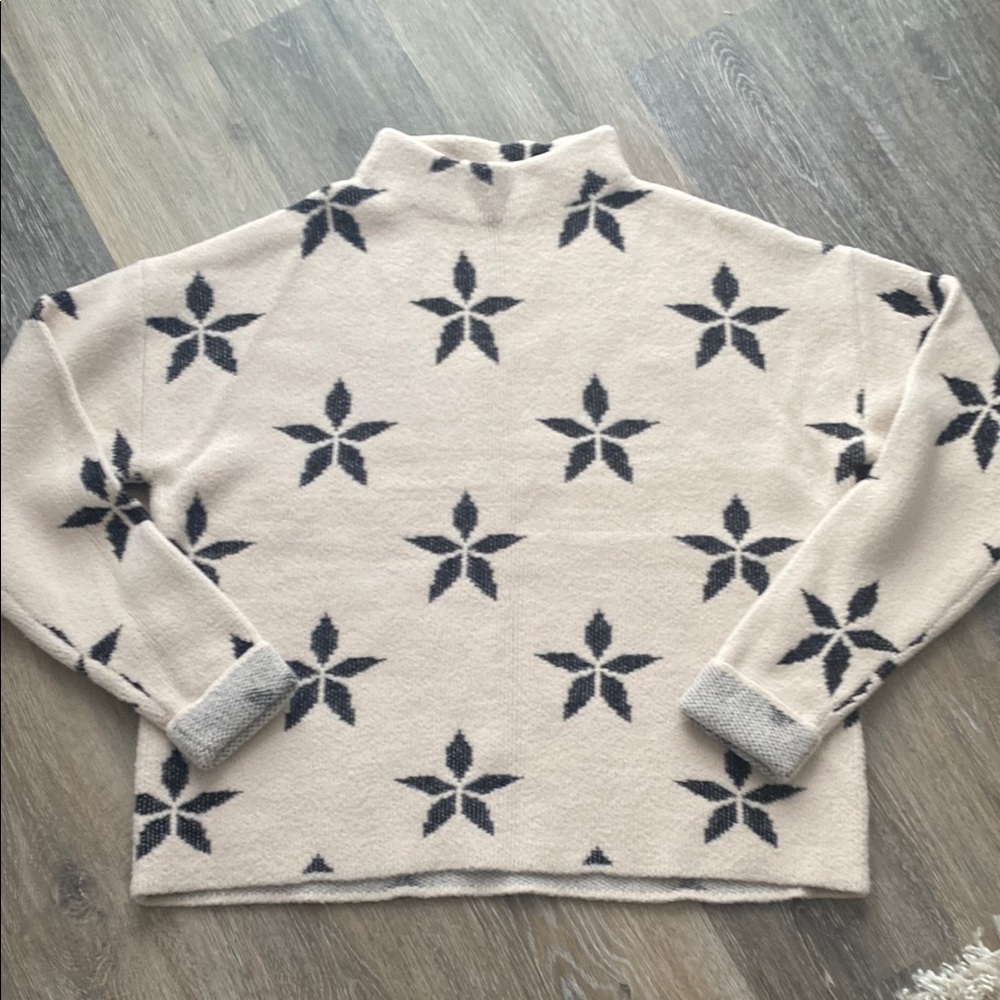 NWOT RW&CO. Moc Neck Sweater with snowflake Pattern